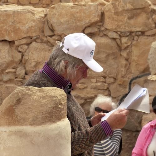 Prof. Borchmeyer liest aus Thomas Manns Josephsromanen auf der Festung Massada